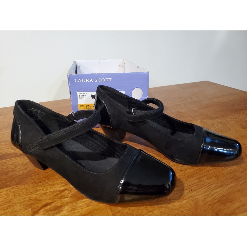 NIB Karen Scott Heeled Dress Shoes,  7 1/2 Wide. Great for holidays!